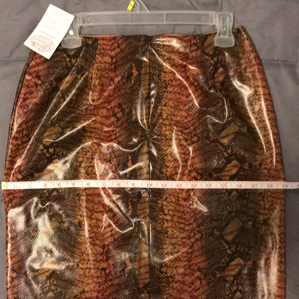 NWT, SnakeSkin Leather midi Skirt, size 8 - Picture 7 of 8